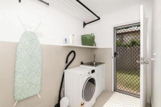 2-Bedroom Charm near Mater Hospital Pimlico Townsville - 5
