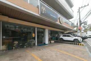 RedDoorz Premium at RNJ Hotel - 2