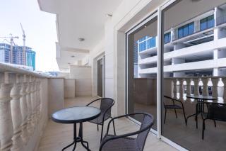 Livbnb-Stylish 1B with Spacious Balcony in JVC - 5