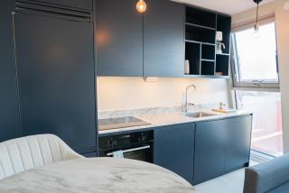 Top Floor with Rooftop, 1BR Apartment in Great Location - 6