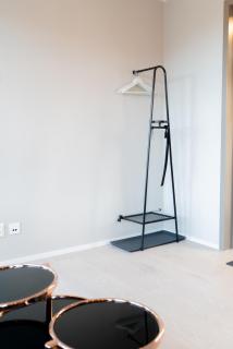 Top Floor with Rooftop, 1BR Apartment in Great Location - 3