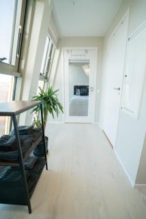 Top Floor with Rooftop, 1BR Apartment in Great Location - 1