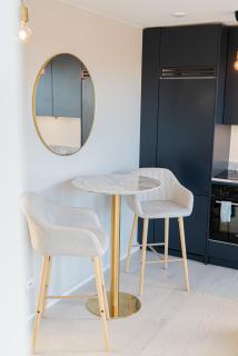 Top Floor with Rooftop, 1BR Apartment in Great Location - 7