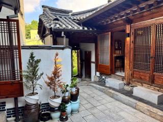 HausDa SamCheong Private Yard Hanok 3BR 4Bed 6Person 8table - 2