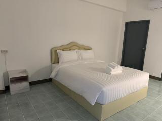 SLEEPLESS ROOM Phitsanulok - 3