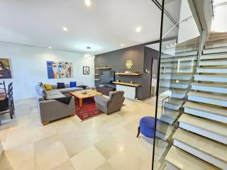 Elegant and modern villa V 04 - 0