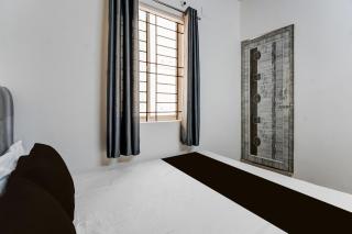 SPOT ON by OYO Vasantha Suits - 4