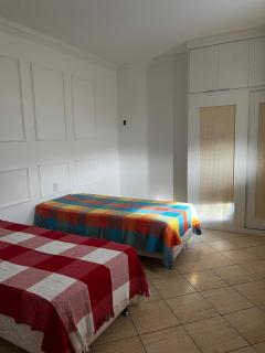 Piscina, área gourmet e 4 suítes - 1