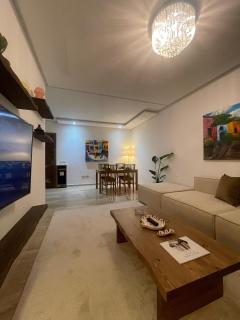 Modern En-Suite 2BR Near Casa Voyageur Parking & Wi-Fi - 6