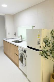 Private Apartment Changdeok Anguk Station 3R2B 4Q 8pax Duplex Netflix - 9