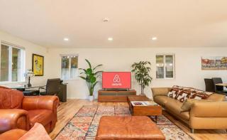 Modern 3BR House with BBQ Yard near Richmond Beach - 0