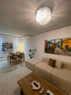 Modern En-Suite 2BR Near Casa Voyageur Parking & Wi-Fi - 8