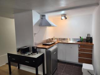 Entire home in Birkenhead - 1