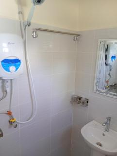 The Lakeside Beach Hotel - 8