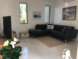 Coastal Chic with Heated Pool Quiet Location - 6