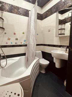 Modern Apartment with Balcony & WiFi - 8