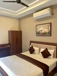 Jai Raghunandan Hotel - 2