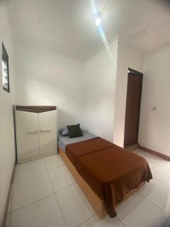 Ambu Guest House - 9