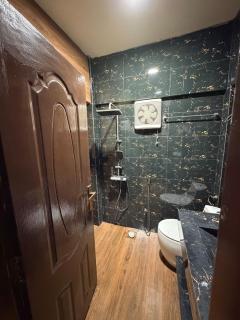 Lakeview Modern spacious apartment in the hills! - 5