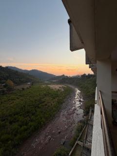 Lakeview Modern spacious apartment in the hills! - 4