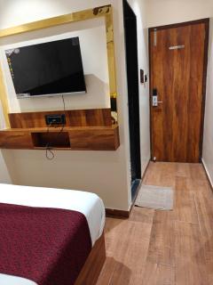 Hotel Sai Palace- Near Tata Memorial Hospital - 1