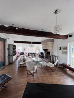 A timeless manor of discreet luxury and absolute privacy - 2