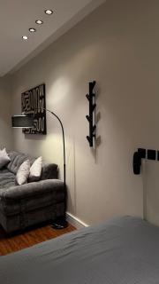 Quiet Studio with Private and self Check in - 5