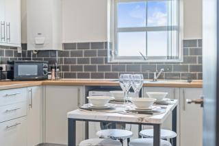 Latimer Flat 5 - Spacious 2-Bed Apt - Sleeps 7 - 1