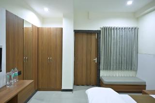 sHREE MAHALAXMI INN LOUNGE AND BOARDING - 3