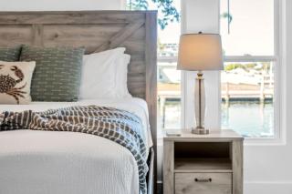 Waterfront Fishing Pier - The Pier Cottage - 9