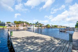 Waterfront Fishing Pier - The Pier Cottage - 8