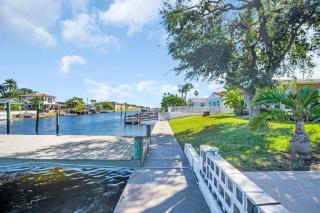 Waterfront Fishing Pier - The Pier Cottage - 5
