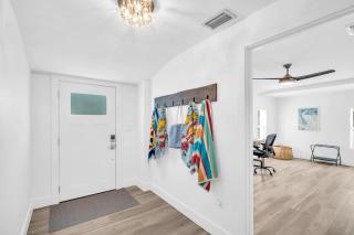 Waterfront Fishing Pier - The Pier Cottage - 3