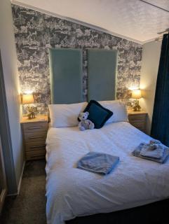 A and C Lodge Plot 21 2 double bedrooms PLOT 21 With HOT TUB 1 pet only No Commercial Vans 4pm check in - 9