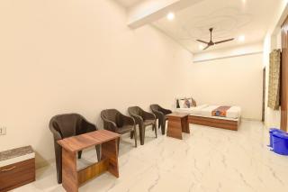 FabHotel Radhy Sham - 4