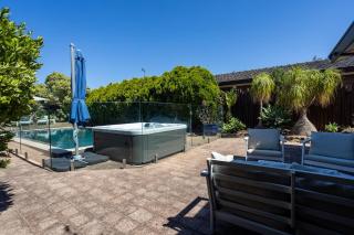 Brighton Blissful - Couples Villa Pool Spa Sauna - 9