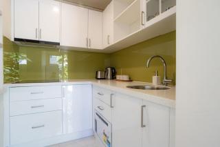 Brighton Blissful - Couples Villa Pool Spa Sauna - 5