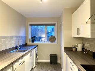 Relaxing Modern Apartment with 6 beds, New Furniture&Repair - 1