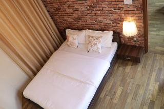 Alleyway Inn - 4 Entire 1BHK Apartment - 3