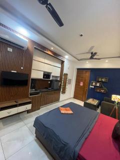 Supertech Royal Paradise Studio BnB - 5