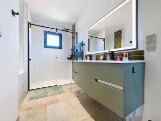 Superbe villa moderne avec vue sur la Sainte Victoire - 1