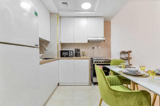 StayShort - 1 Bed in Dubai Land that Sleeps 2 with Balcony - 6