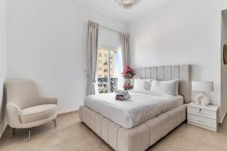 StayShort - 1 Bed in Dubai Land that Sleeps 2 with Balcony - 3