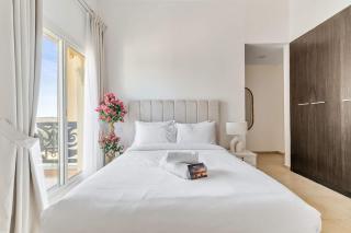 StayShort - 1 Bed in Dubai Land that Sleeps 2 with Balcony - 2