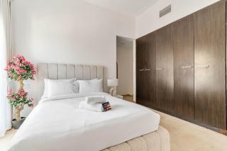 StayShort - 1 Bed in Dubai Land that Sleeps 2 with Balcony - 1
