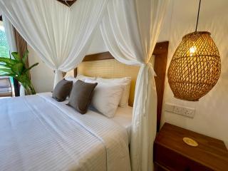 Younger Villas & Resorts - Claire Villa - 5