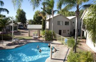 Poolside Family Villa close to Chinaman's Beach - 4