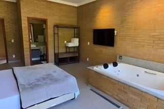 Chalés confortáveis com hidromassagem e vista para lago - 8