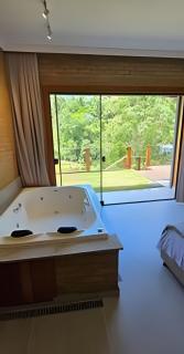 Chalés confortáveis com hidromassagem e vista para lago - 5