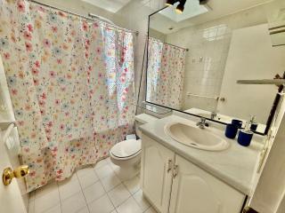 Beautiful House in a Gated Community Ocean View - 1